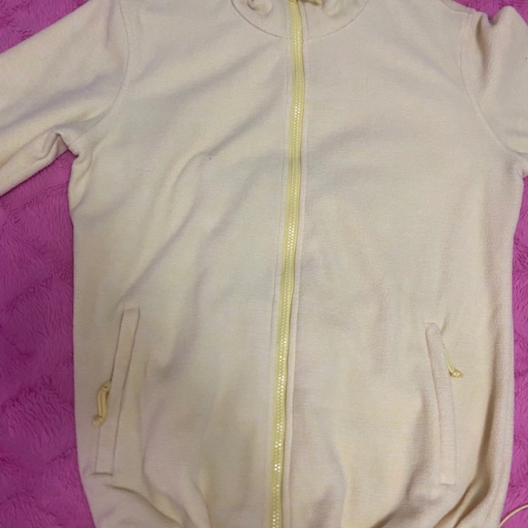 Yellow sweater - Picture 1 of 4